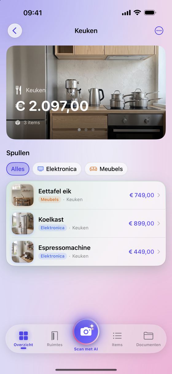 De keuken in Keep2Protect: € 2.097,00 aan spullen, met eettafel, koelkast en espressomachine.